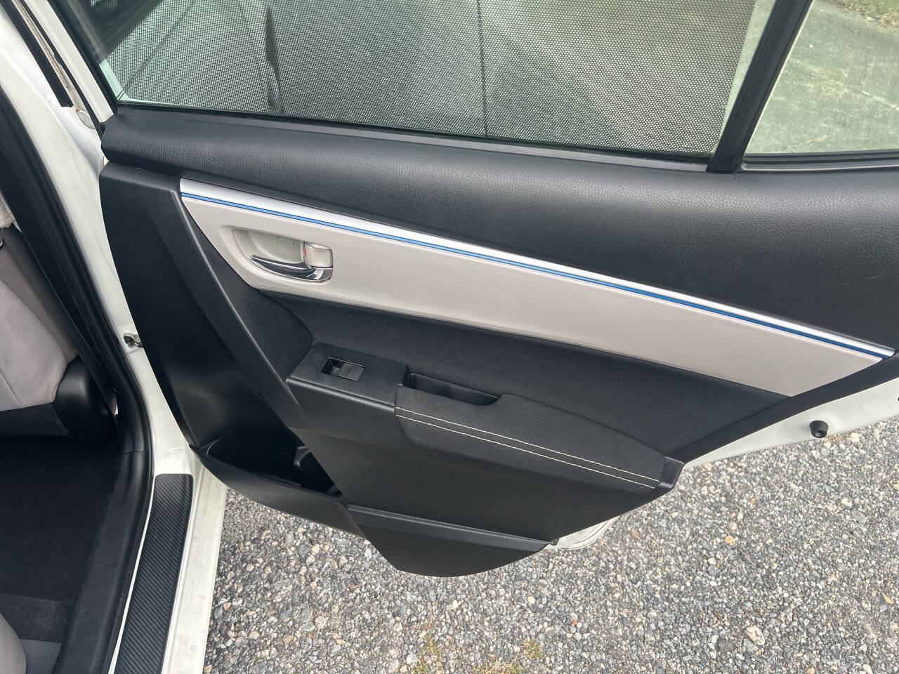 Used 2014 Toyota Corolla LE FWD image 16