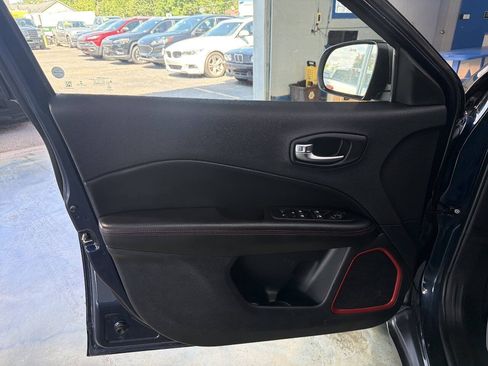 Used 2019 Jeep Compass Trailhawk AWD/4WD image 16