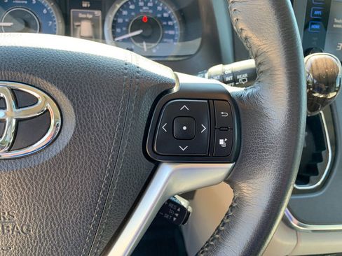 Used 2017 Toyota Sienna XLE Premium AWD/4WD image 33