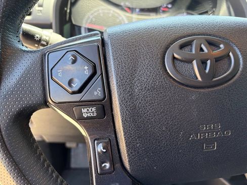 Used 2022 Toyota 4Runner TRD Off-Road Premium AWD/4WD image 27