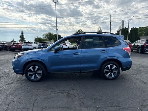 Used 2017 Subaru Forester 2.5i Premium AWD/4WD image 2