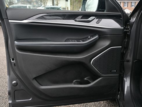 Used 2023 Jeep Grand Cherokee Trailhawk w/ Luxury Tech Group III image 28