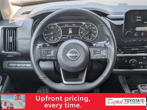 Used 2025 Nissan Pathfinder SL AWD/4WD image 16