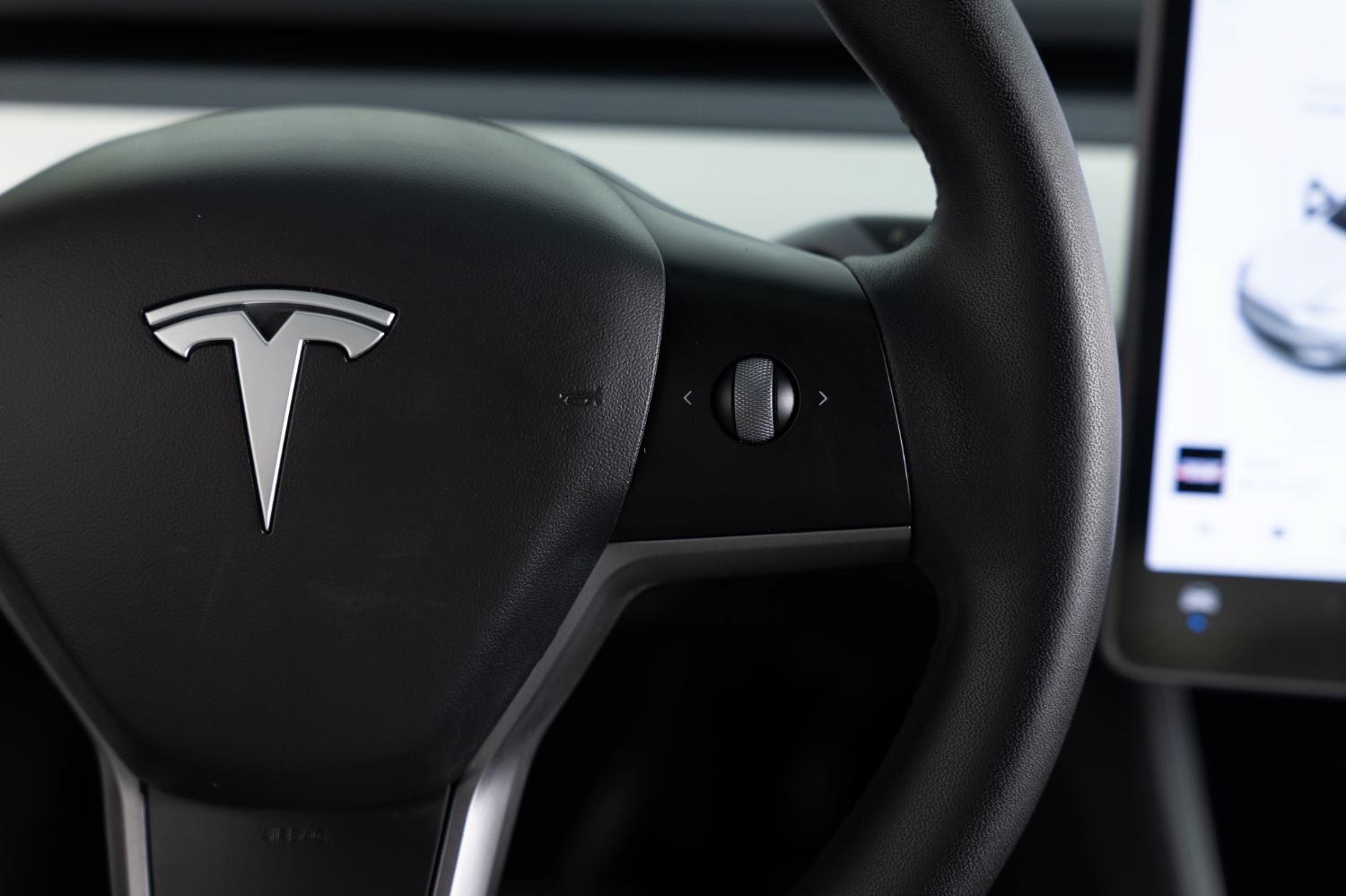 Used 2021 Tesla Model Y Long Range AWD/4WD image 32