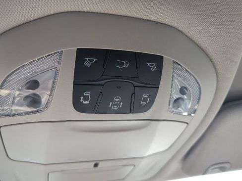 Used 2021 Chrysler Pacifica Limited FWD image 25