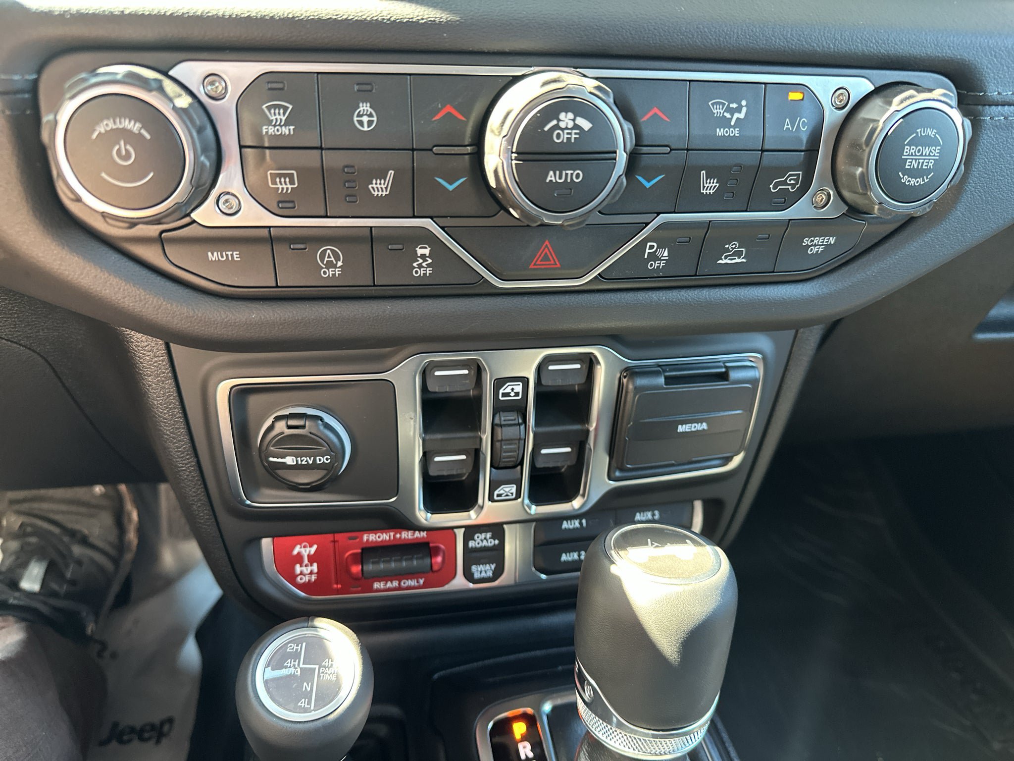 New 2026 Jeep Wrangler Unlimited Rubicon AWD/4WD image 17
