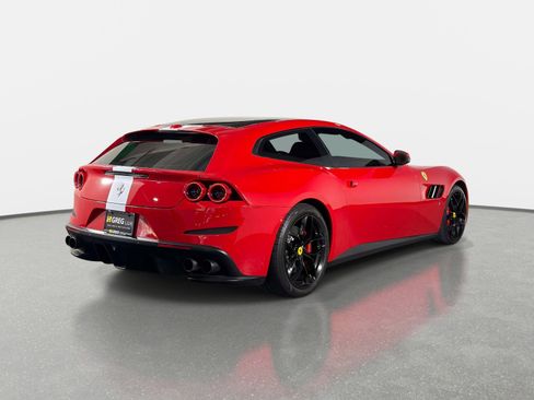 Used 2018 Ferrari GTC4Lusso T image 3