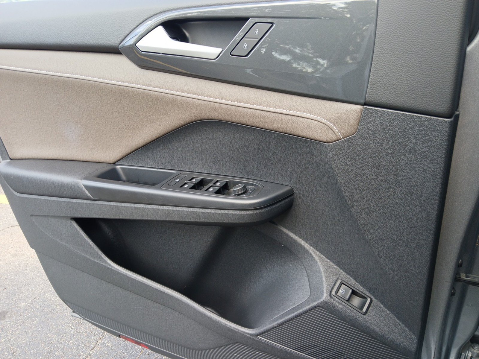 Certified 2023 Volkswagen Taos SEL AWD/4WD image 18