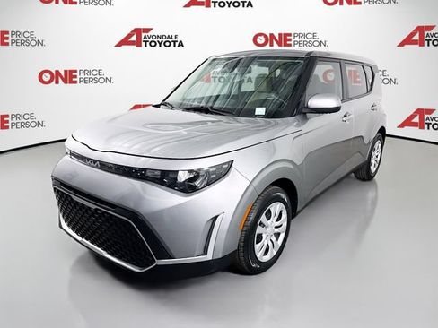 Used 2025 Kia Soul LX FWD image 3
