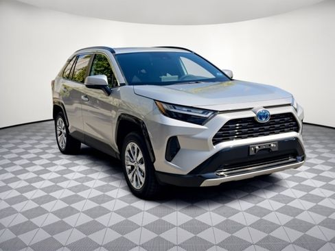Used 2024 Toyota RAV4 SE w/ Convenience Package AWD/4WD image 7