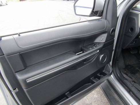Used 2024 Ford Expedition Max XLT image 21