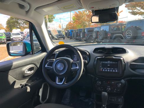 Used 2020 Jeep Renegade Latitude w/ Safety & Security Group II image 36