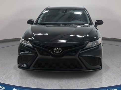 Used 2021 Toyota Camry SE FWD image 3