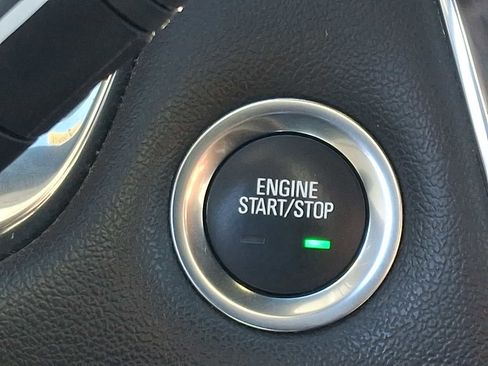 Used 2023 Chevrolet Traverse LT image 25