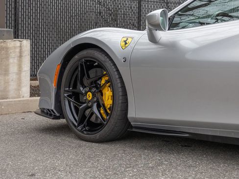 Used 2022 Ferrari F8 Tributo RWD image 21