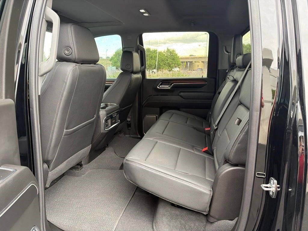 Used 2024 GMC Sierra 2500 Denali w/ Denali Reserve Package AWD/4WD image 11