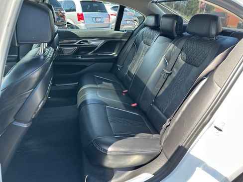 Used 2020 BMW 745e xDrive AWD/4WD image 24