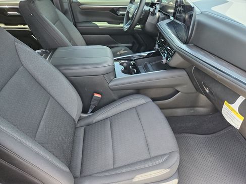 New 2026 Chevrolet Suburban LS RWD image 10