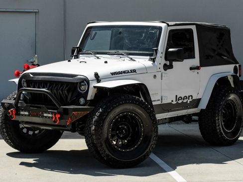 Used 2015 Jeep Wrangler Sahara AWD/4WD image 10
