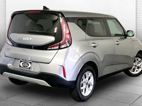 Used 2025 Kia Soul LX w/ LX Technology Package FWD image 13