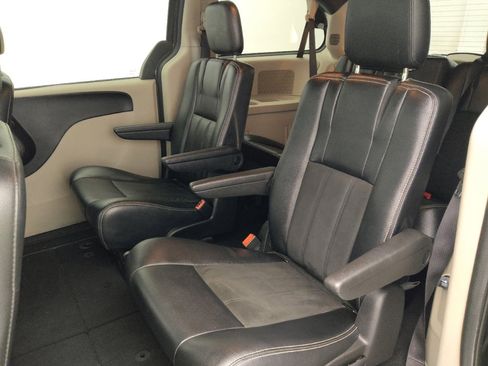 Used 2019 Dodge Grand Caravan SXT FWD image 18