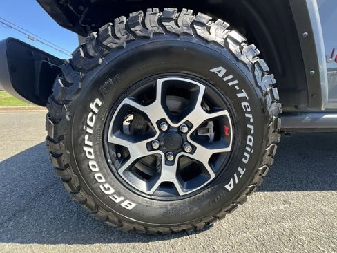 Used 2021 Jeep Wrangler Unlimited Rubicon w/ LED Lighting Group AWD/4WD image 12