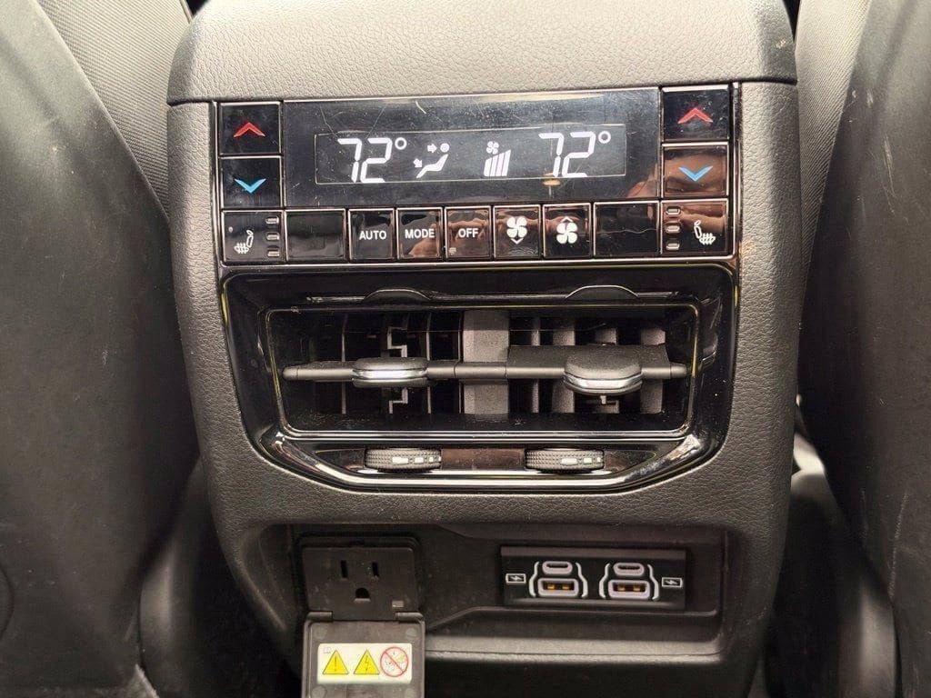 Used 2025 Jeep Grand Cherokee Summit AWD/4WD image 31