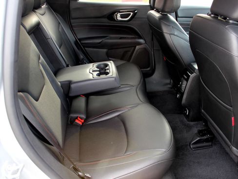 Used 2025 Jeep Compass Trailhawk image 21