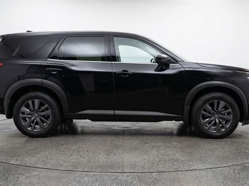 Used 2025 Nissan Pathfinder SV image 11