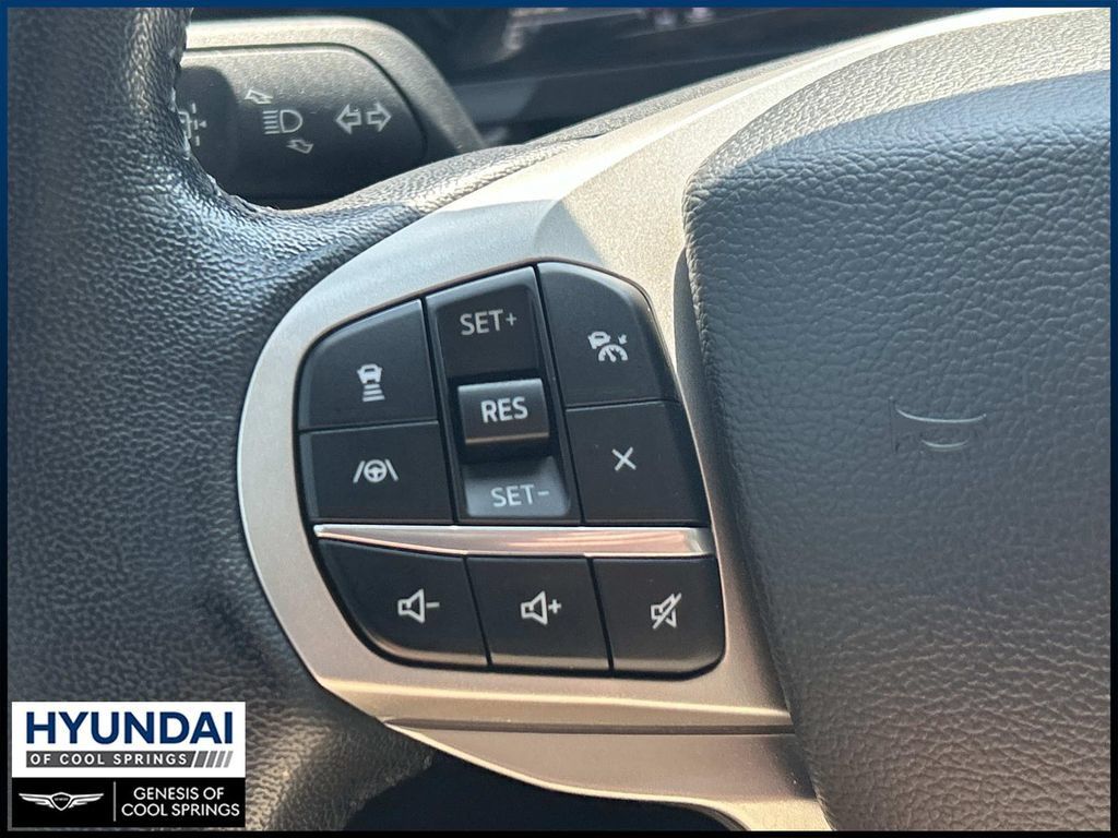 Used 2022 Ford Explorer Limited w/ Equipment Group 301A RWD image 32