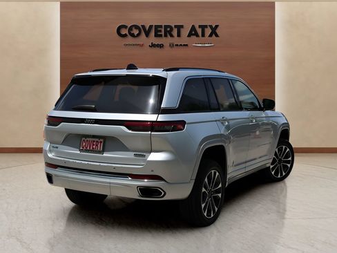 Used 2023 Jeep Grand Cherokee Overland w/ Luxury Tech Group IV AWD/4WD image 5