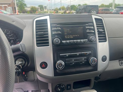 Used 2013 Nissan Frontier SV AWD/4WD image 21