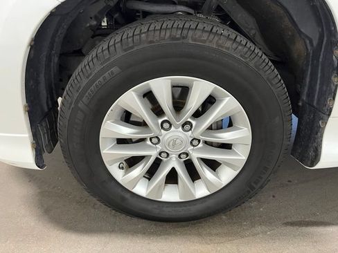 Used 2017 Lexus GX 460 AWD/4WD image 28