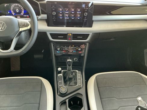 New 2025 Volkswagen Taos SE image 11