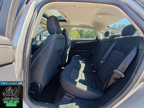 Used 2020 Ford Fusion SE AWD/4WD image 18