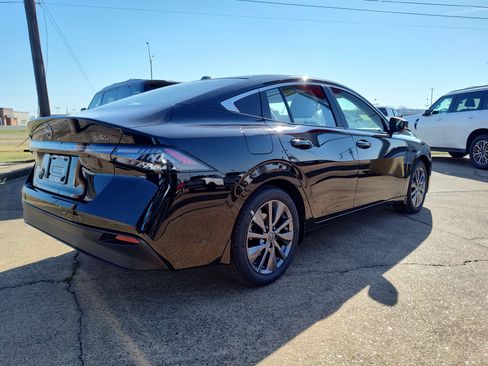 New 2026 Nissan Sentra SL w/ Floor Mat Package FWD image 4