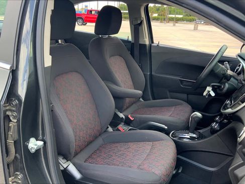Used 2020 Chevrolet Sonic LT w/ RS Package FWD image 9