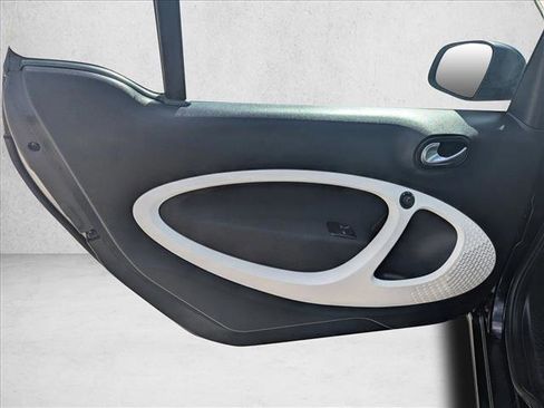 Used 2018 smart fortwo electric drive image 13