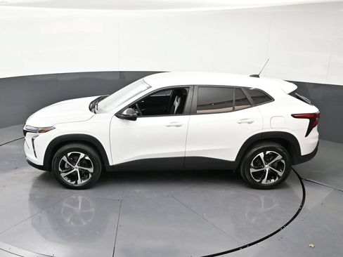 Used 2024 Chevrolet Trax RS FWD image 17