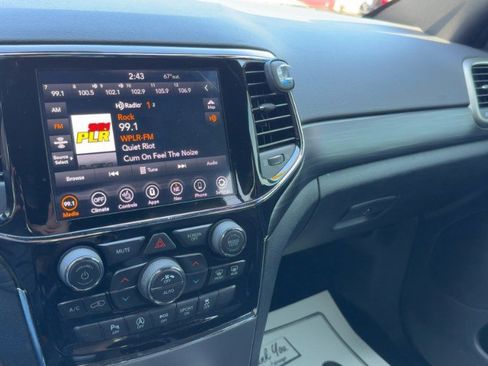 Used 2019 Jeep Grand Cherokee Altitude image 17