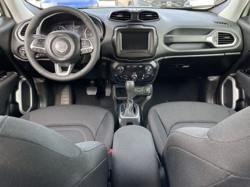 Used 2019 Jeep Renegade Latitude FWD image 8