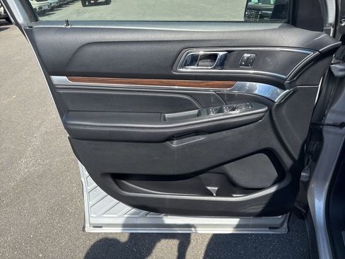 Used 2017 Ford Explorer Limited FWD image 28