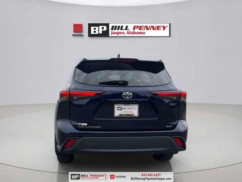 Used 2025 Toyota Highlander XLE image 4