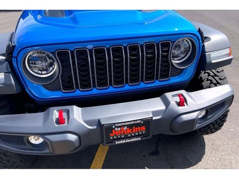 Used 2025 Jeep Wrangler Unlimited Rubicon w/ Convenience Group AWD/4WD image 30