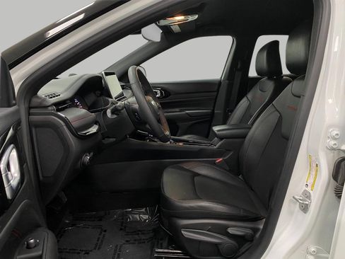 Used 2025 Jeep Compass Trailhawk w/ Trailer Tow Group image 29