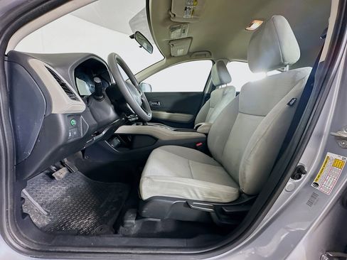 Used 2019 Honda HR-V LX image 13