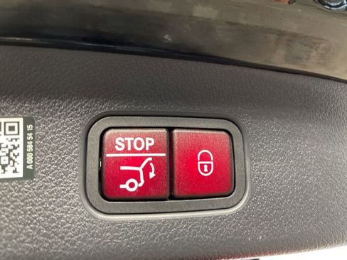 Used 2024 Mercedes-Benz GLC 300 4MATIC image 30