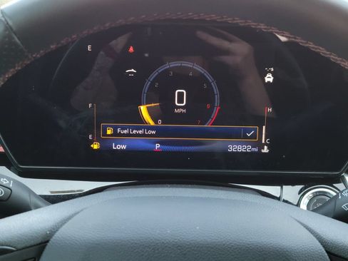 Used 2025 Chevrolet Trax RS w/ Driver Confidence Package FWD image 31