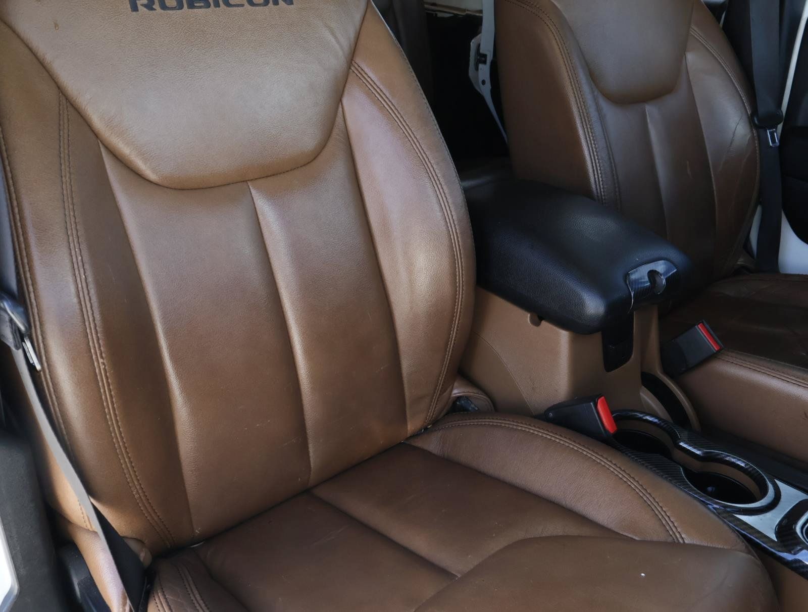 Used 2014 Jeep Wrangler Unlimited Rubicon w/ Connectivity Group AWD/4WD image 13