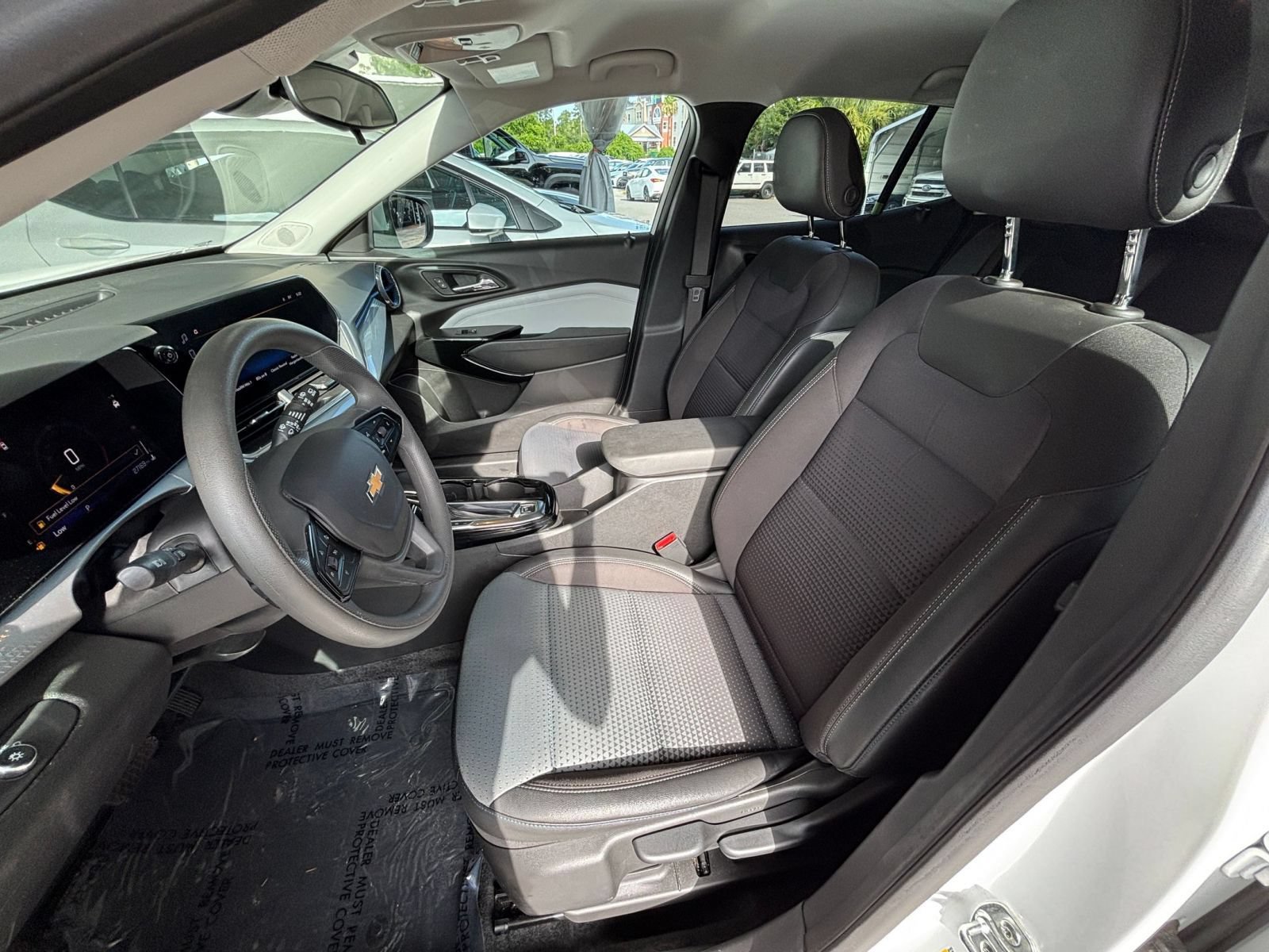 Used 2025 Chevrolet Trax LT FWD image 25